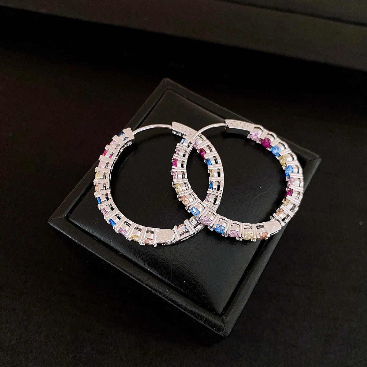 Daiiibabyyy  Colorful Zircon Pleated Round Ear Buckles Fashion Personalized Simple Light Luxury High-end Hoop Earrings for Women