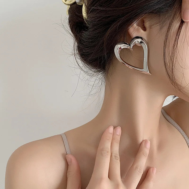 Daiiibabyyy Heart Shape Metal Earrings European And American Style Personality Fashion Stud Earrings Ms Girl Travel Wedding Accessories