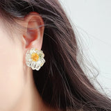 Daiiibabyyy  Dried Daisy Transparent Resin Stud Earrings for Women Exquisite Sweet Ear Studs Cute Daily Casual Versatile Jewelry Gifts 2025