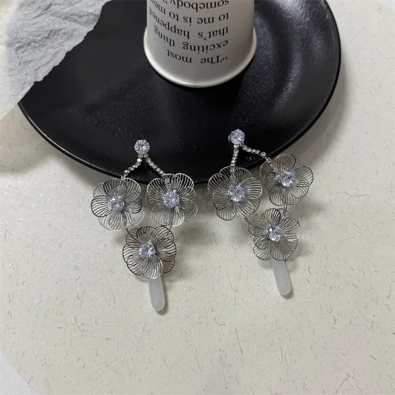DAIIIBABYYY  -  French metal flower pearl earrings female extravagant exaggerated design sense earrings
