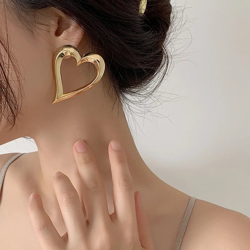 Daiiibabyyy Heart Shape Metal Earrings European And American Style Personality Fashion Stud Earrings Ms Girl Travel Wedding Accessories