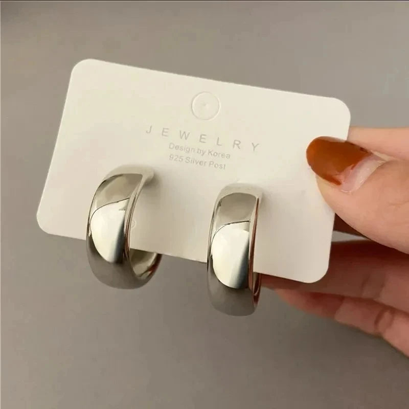 Daiiibabyyy  New Design Round Metal Hoop Earrings Simple Stylish Thick Brass Hollow Circle Earring Ear Buckle Minimalist Trend Daily Earrings