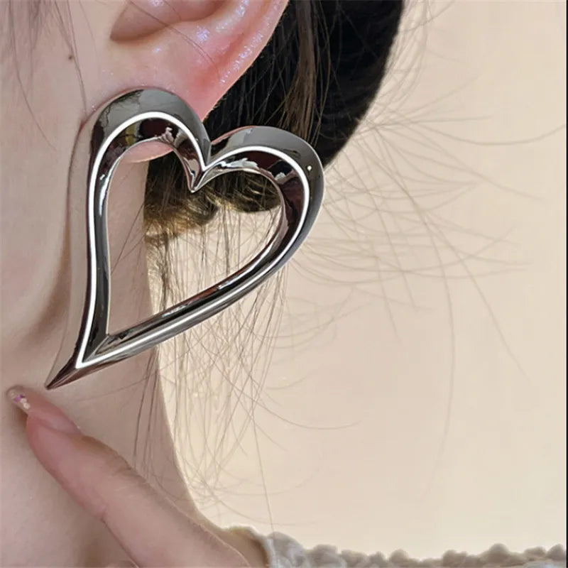 Daiiibabyyy Heart Shape Metal Earrings European And American Style Personality Fashion Stud Earrings Ms Girl Travel Wedding Accessories