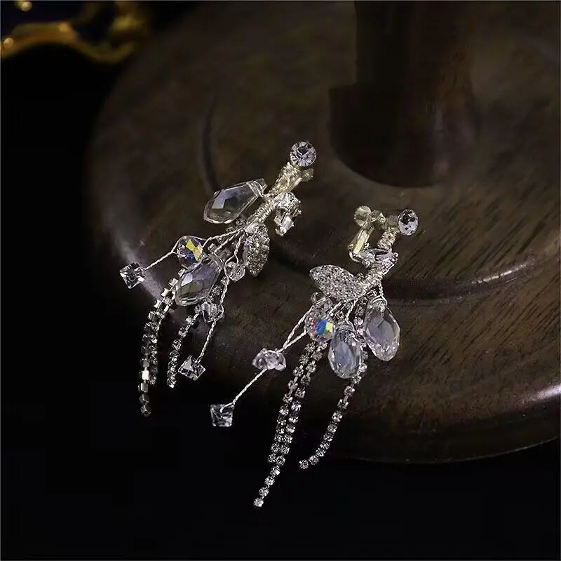Daiiibabyyy  Inlaid Rhinestone Crystal Flowers and Leaves Tassel Ear Clips New Exquisite Earrings Light Luxury High-end Earrings for Women