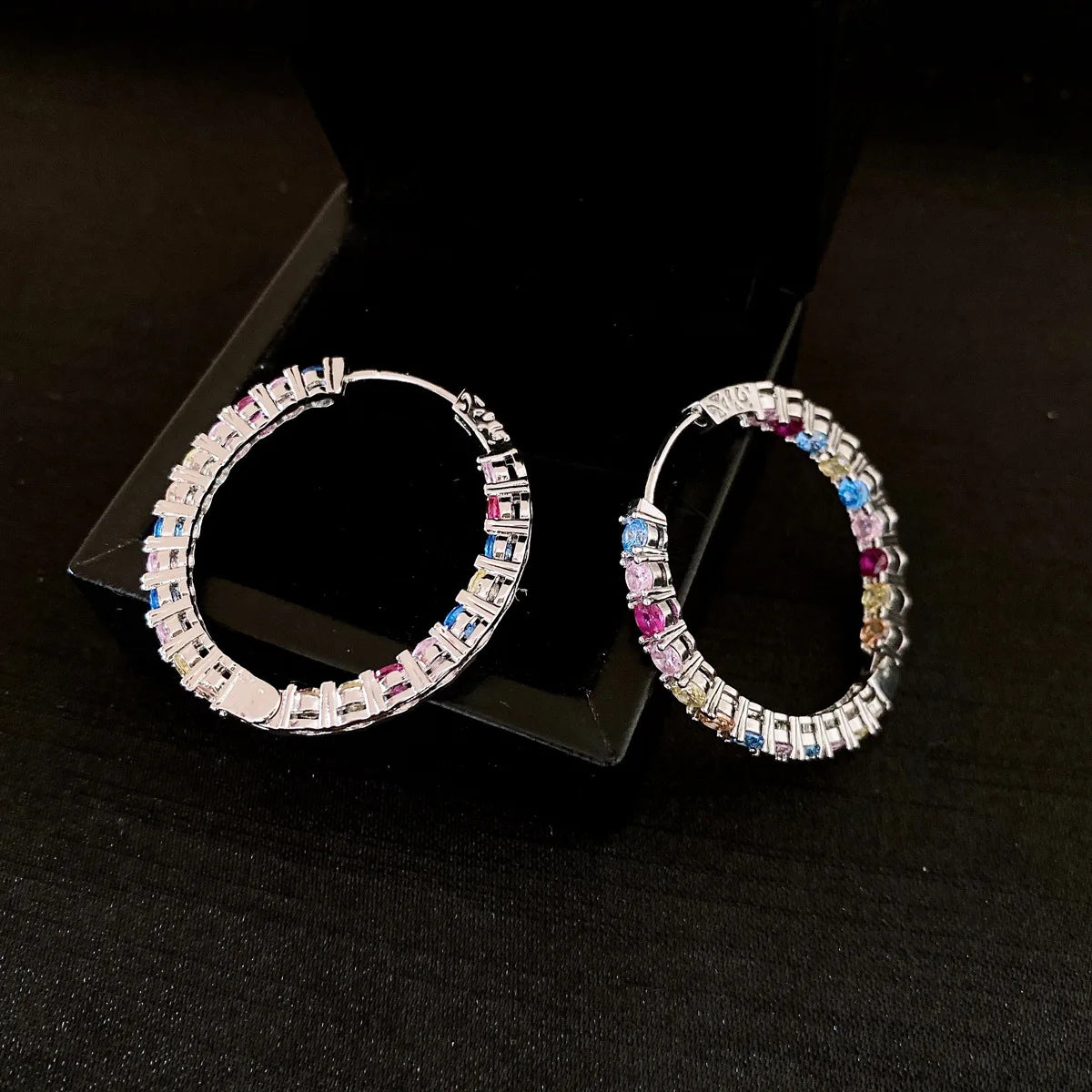 Daiiibabyyy  Colorful Zircon Pleated Round Ear Buckles Fashion Personalized Simple Light Luxury High-end Hoop Earrings for Women