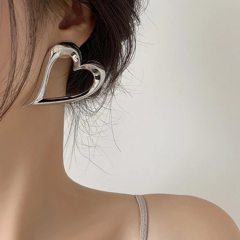 Daiiibabyyy Heart Shape Metal Earrings European And American Style Personality Fashion Stud Earrings Ms Girl Travel Wedding Accessories