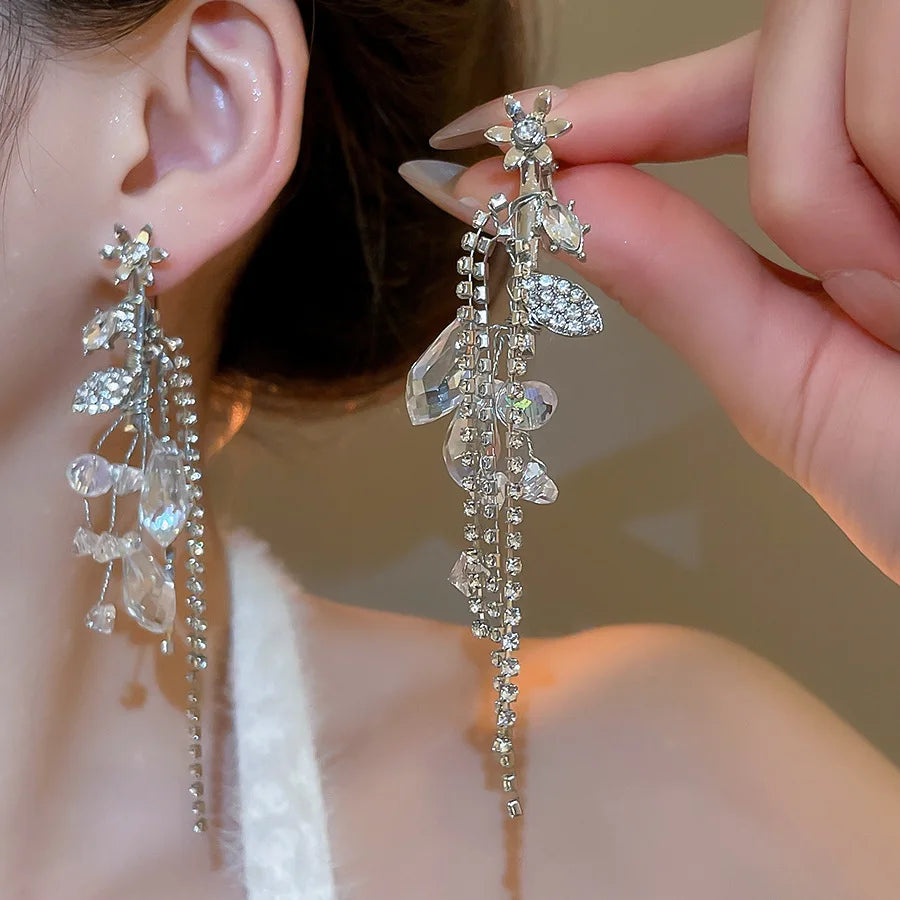 Daiiibabyyy  Inlaid Rhinestone Crystal Flowers and Leaves Tassel Ear Clips New Exquisite Earrings Light Luxury High-end Earrings for Women
