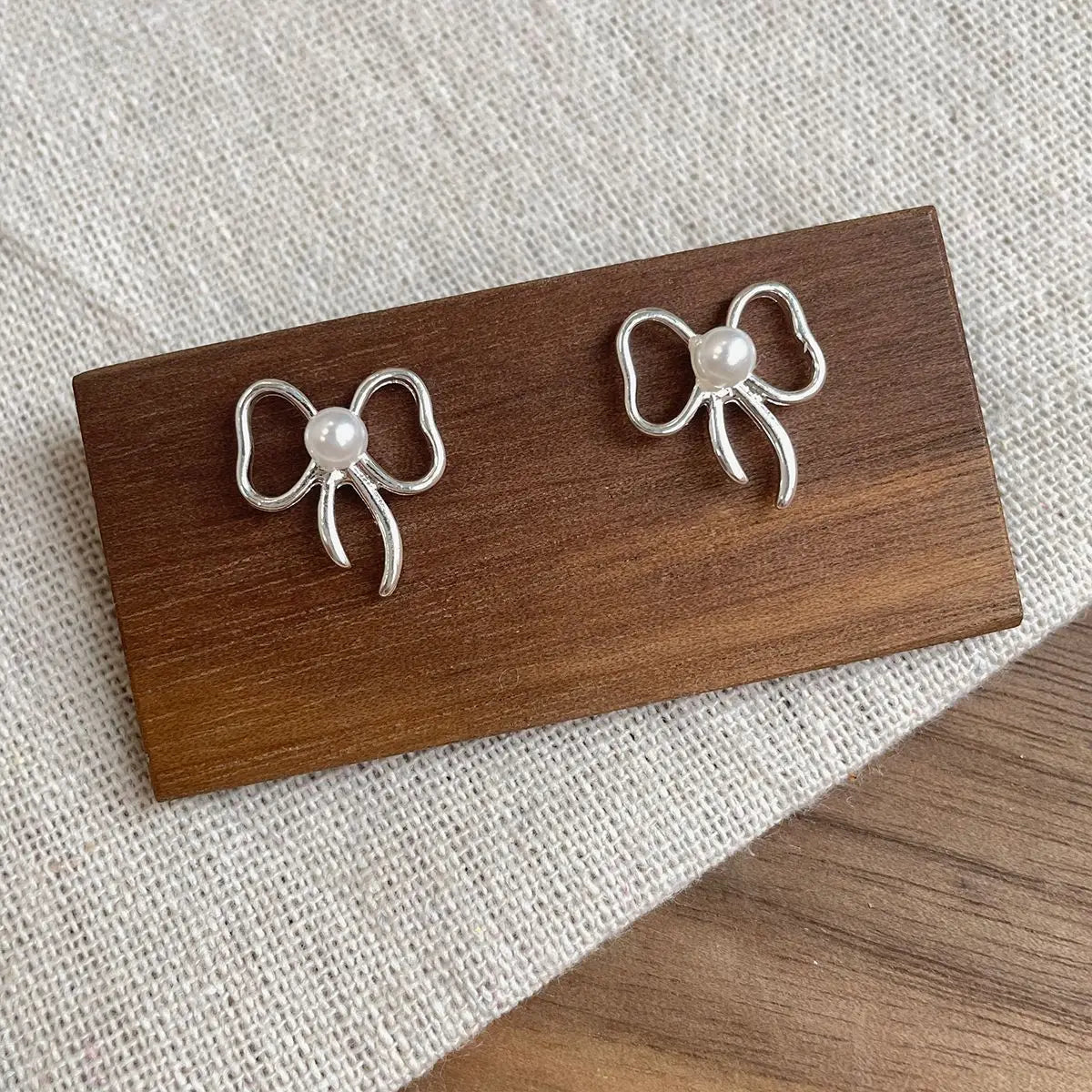 DAIIIBABYYY  -  Korean Fashion Beaded Bow-knot Stud Earrings for Women Kpop INS Style Temperament Simple Bow Earring Jewelry Party Gift
