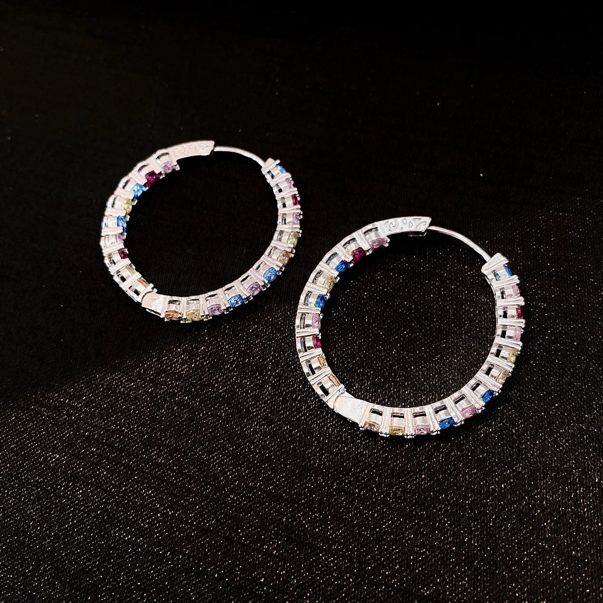 Daiiibabyyy  Colorful Zircon Pleated Round Ear Buckles Fashion Personalized Simple Light Luxury High-end Hoop Earrings for Women