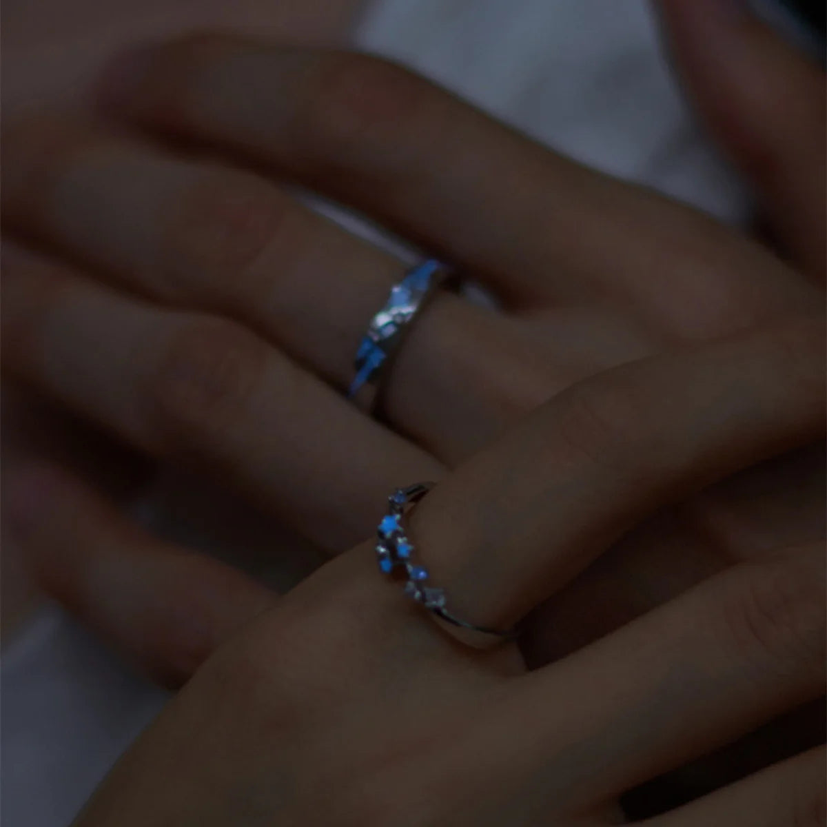 DAIIIBABYYY  -  1Pair Glow In Dark Luminous Blue Green Light Star Ring Fluorescent Heart Ring Women Men Couples Finger Rings Jewelry Adjustable