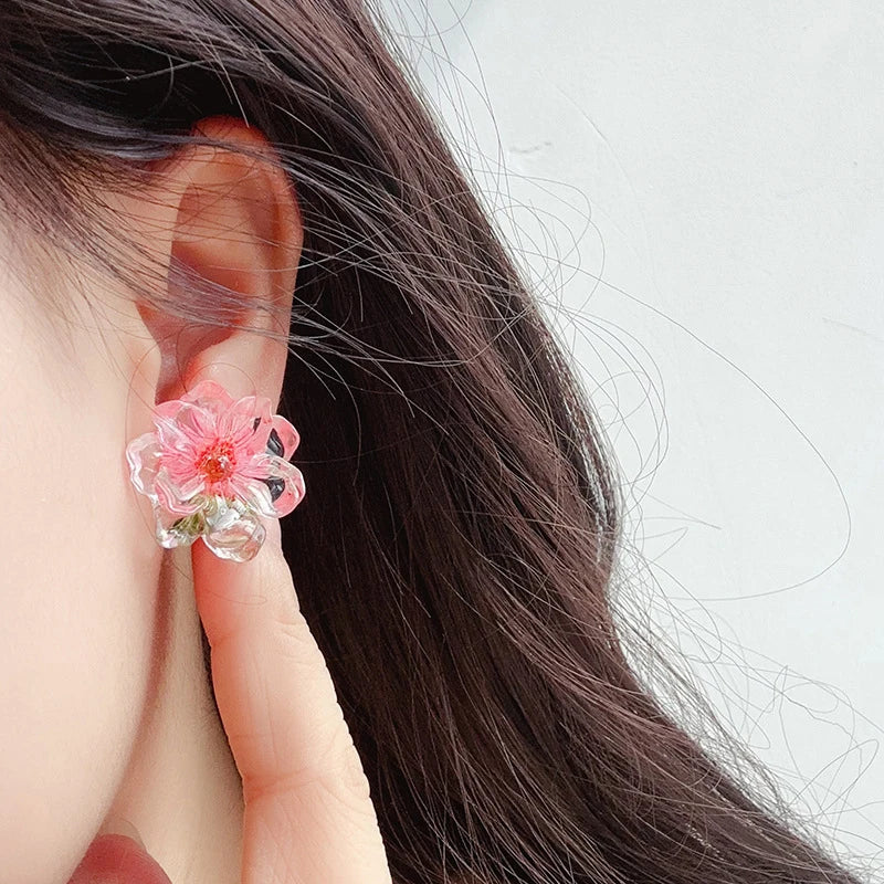 Daiiibabyyy  Dried Daisy Transparent Resin Stud Earrings for Women Exquisite Sweet Ear Studs Cute Daily Casual Versatile Jewelry Gifts 2025