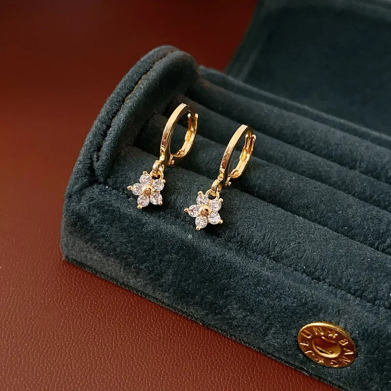 Daiiibabyyy  Flower Star Ear Buckle Fashion Commuter Versatile Ins Hoop Earrings Luxury Luxury Designer Jewelry