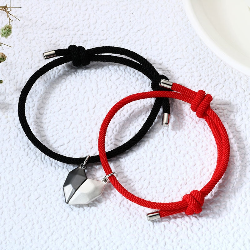 2Pcs Magnetic Couple Bracelets Lovers Spaceman Astronaut Pendant Distance Faceted Charm Bracelet Men Women Wedding Jewelry Gift daiiibabyyy