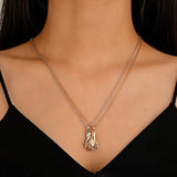 2Pcs Hold Hands Magnetic Couple Necklace Lovers Hand In Hand Pendant Necklace for Women Men Fashion Jewelry Gift 2022 New Trend daiiibabyyy