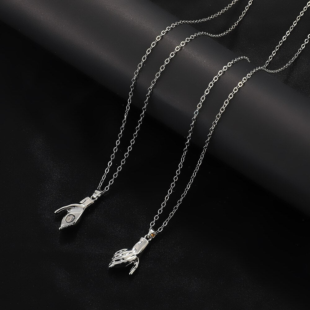 2Pcs Hold Hands Magnetic Couple Necklace Lovers Hand In Hand Pendant Necklace for Women Men Fashion Jewelry Gift 2022 New Trend daiiibabyyy