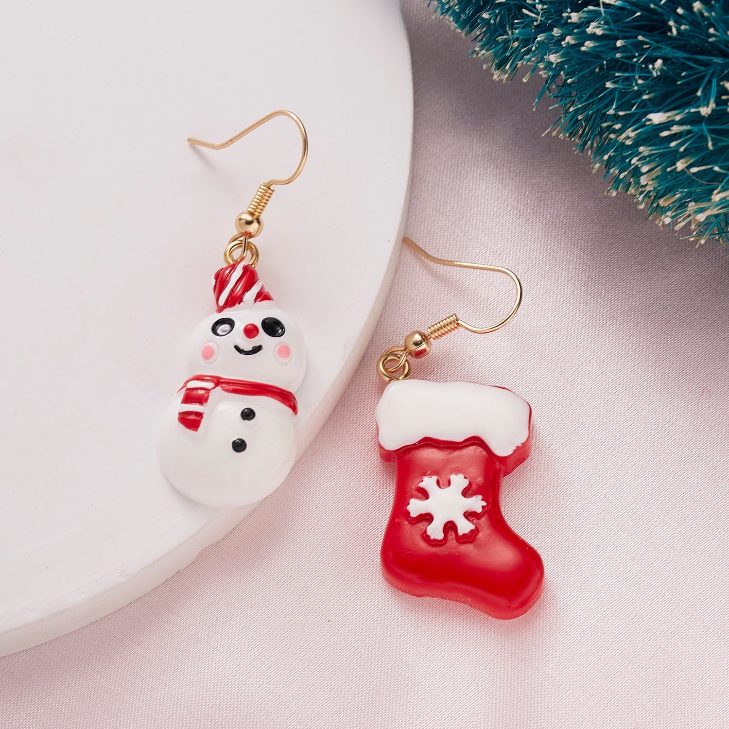 Asymmetry Acrylic Resin Christmas Earrings Cartoon Santa Claus Snowman Xmas Tree Drop Earrings Female Christmas Gifts Jewelry daiiibabyyy