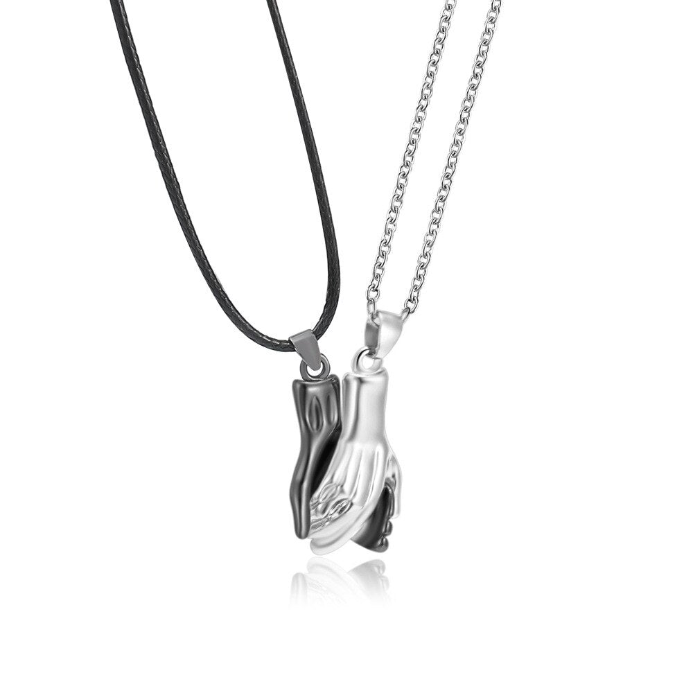 2Pcs Hold Hands Magnetic Couple Necklace Lovers Hand In Hand Pendant Necklace for Women Men Fashion Jewelry Gift 2022 New Trend daiiibabyyy