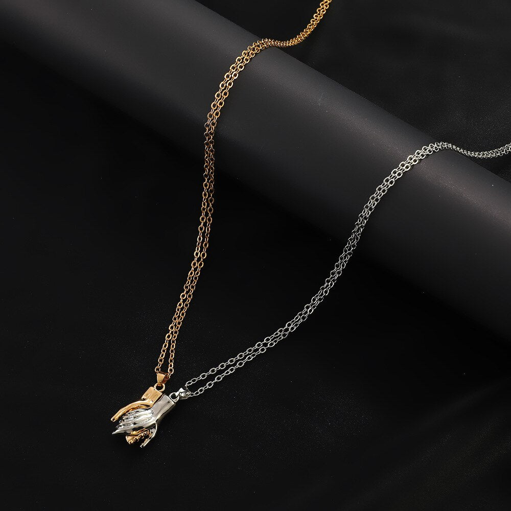 2Pcs Hold Hands Magnetic Couple Necklace Lovers Hand In Hand Pendant Necklace for Women Men Fashion Jewelry Gift 2022 New Trend daiiibabyyy