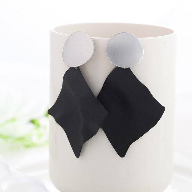 WYBU Summer Style Golden Drop Earrings For Women Geomatric Black Long Hanging Earring Triangle Bts Jewelry Earing bijouterie daiiibabyyy