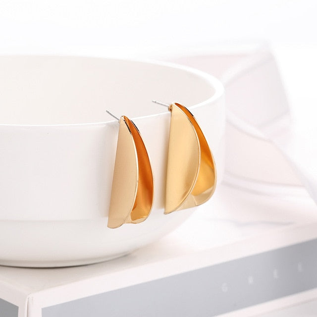 WYBU Summer Style Golden Drop Earrings For Women Geomatric Black Long Hanging Earring Triangle Bts Jewelry Earing bijouterie daiiibabyyy