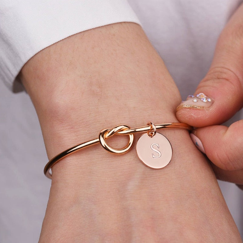 A-Z Charm Bracelets for Women Jewelry Pulseiras Initial Bracelets Bangles Open Knot Cuff Bangle Bracelets for Girlfriends daiiibabyyy