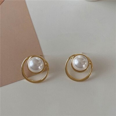 AOMU  Chic Imitation Pearl Geometric Fan Shaped Elegant Stud Earrings for Women Girls Jewelry Party Asseccoires daiiibabyyy