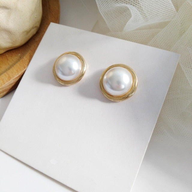 AOMU  Chic Imitation Pearl Geometric Fan Shaped Elegant Stud Earrings for Women Girls Jewelry Party Asseccoires daiiibabyyy