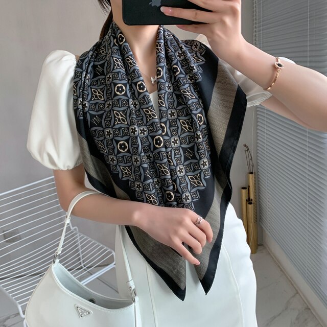 90cm * 90cm Design Scarf Lady Shawl Printed Silk Felt Headscarf Scarf Lady Headscarf Square Scarf Lady Wrap Scarf 2021 daiiibabyyy
