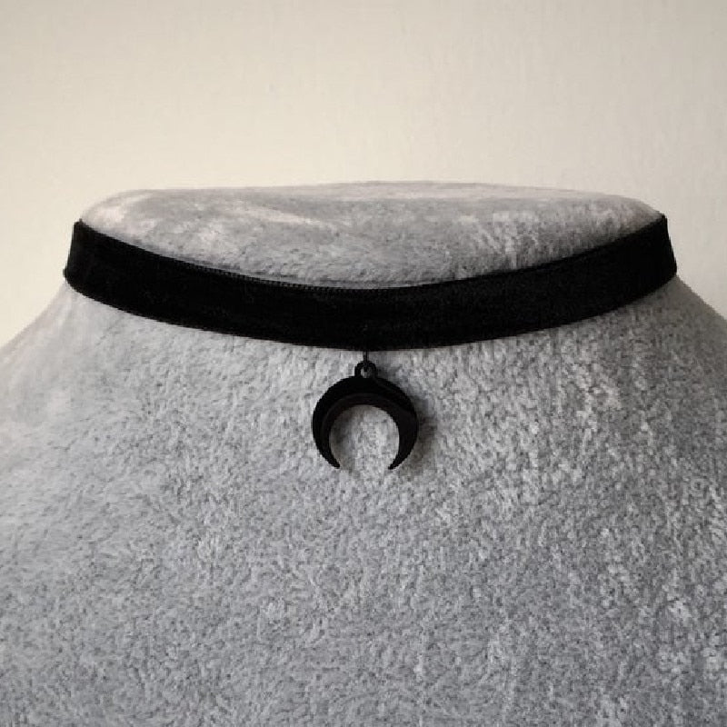Black Crescent Moon Choker Necklace Gothic Grunge Black Velvet Jewelry Gorgeous Women Pendant Gift Gothic Statement Goth New daiiibabyyy