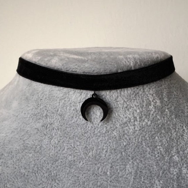 Black Crescent Moon Choker Necklace Gothic Grunge Black Velvet Jewelry Gorgeous Women Pendant Gift Gothic Statement Goth New daiiibabyyy