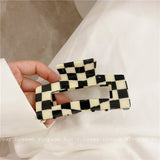 AOMU INS Fashion Black White Check Acrylic Hair Claw Clips Smooth Beige Irregular Geometric Hairpin for Women Jewelry Gifts daiiibabyyy