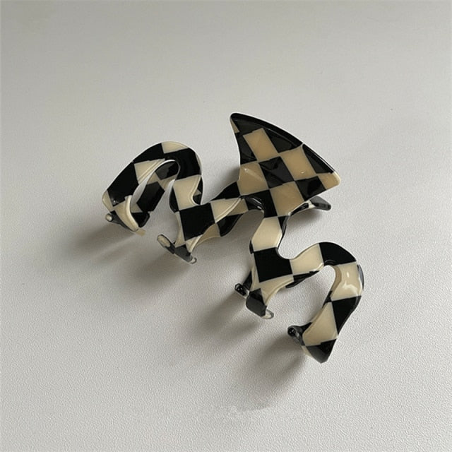 AOMU INS Fashion Black White Check Acrylic Hair Claw Clips Smooth Beige Irregular Geometric Hairpin for Women Jewelry Gifts daiiibabyyy