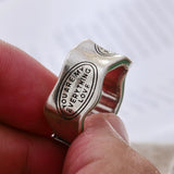 Daiiibabyyy New Arrival Elegant Letter Rings Women Carving Green Stripe Design Retro Thai Silver Finger Ring Party Jewelry Gifts