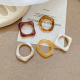 Daiiibabyyy  5-piece retro elegant style wide resin ring set for women, simple and personalized, versatile design, stacked ring set