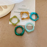 Daiiibabyyy  5-piece retro elegant style wide resin ring set for women, simple and personalized, versatile design, stacked ring set