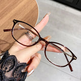 Daiiibabyyy  Fashionable and Classic Reading Glasses with Super Light Anti Blue Light, Retro Men's and Women's High-definition Glasses
