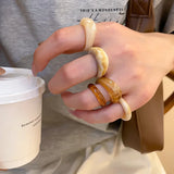 Daiiibabyyy  5-piece retro elegant style wide resin ring set for women, simple and personalized, versatile design, stacked ring set