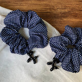 Daiiibabyyy  1PC Navy Blue Polka Dot Hair Accessory With Cute Black Balloon Dog Charm For Women, Fashionable Elastic Hair Tie For Daily Wear