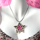 Daiiibabyyy  Y2K Jewelry Acrylic Star Leopard Print Pendant Necklace for Women Sexy Punk Beautiful Pink Star Necklace Accessories Grunge Goth