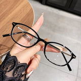 Daiiibabyyy  Fashionable and Classic Reading Glasses with Super Light Anti Blue Light, Retro Men's and Women's High-definition Glasses