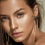 Daiiibabyyy Metal Bow Tie Chain Earrings European American Style Personalized Fashion Stud Earrings Ladies Girls Travel Wedding Accessories