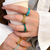 Daiiibabyyy  5-piece retro elegant style wide resin ring set for women, simple and personalized, versatile design, stacked ring set