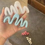 Daiiibabyyy New In Acrylic Hair Claws for Women Extra Large Crab Clip Sense of Premium Wavy Lines Hair Clip Girl Shark Hair Accessories