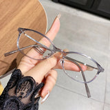 Daiiibabyyy  Fashionable and Classic Reading Glasses with Super Light Anti Blue Light, Retro Men's and Women's High-definition Glasses