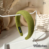 Green~The new olive greenplaid headband is simpleand versatile showing white hair accessories large leather large intestine ring daiiibabyyy