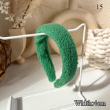 Green~The new olive greenplaid headband is simpleand versatile showing white hair accessories large leather large intestine ring daiiibabyyy