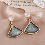 Korean small fresh geometric simple opal stud earrings, earrings for Internet celebrities and fashionable women, 2022 New daiiibabyyy