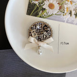 Vintage pearl pendant 5 pearls brooch luxury jacket flowers Lapel Pins Brooches Bow Fabric Jewelry for Women daiiibabyyy
