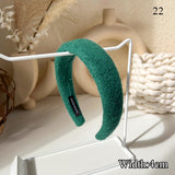 Green~The new olive greenplaid headband is simpleand versatile showing white hair accessories large leather large intestine ring daiiibabyyy