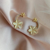 2022 New Korean Fine Fresh Flowers Temperament Women Earrings Sweet Contracted Joker Elegant Small Lovely Drop Earrings